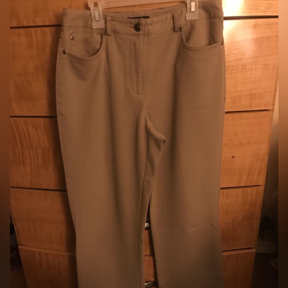 Rafaella Straight Leg Pants in Khaki size 6 petit